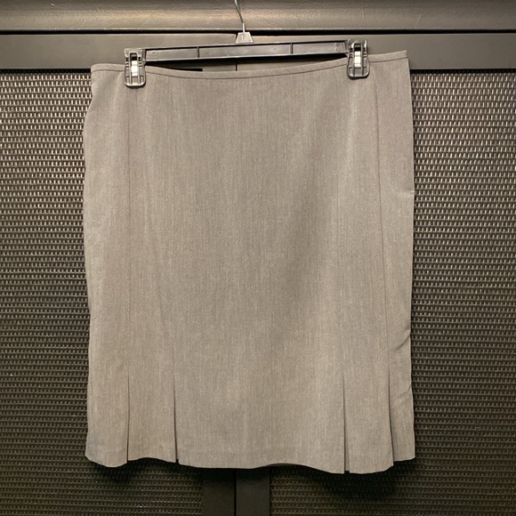 Tahari Skirt Pleated Career Business Office Academia Lined Charcoal Gray Size 16 - Picture 1 of 5